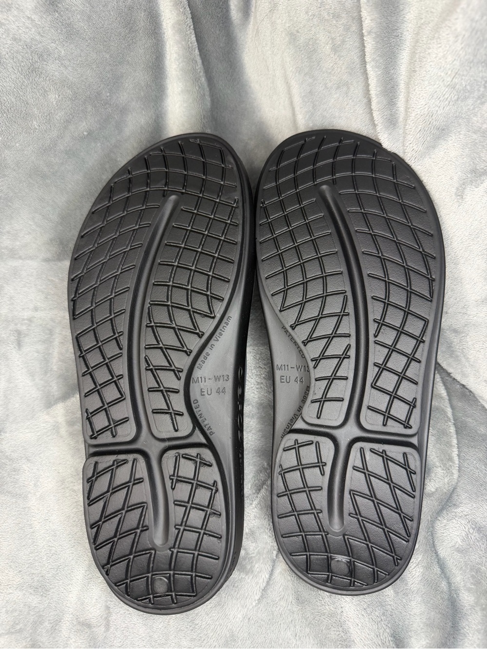 Unisex OOFOS OOAHH Sport Slides - Black/Grey/Yellow - Picture 4 of 4